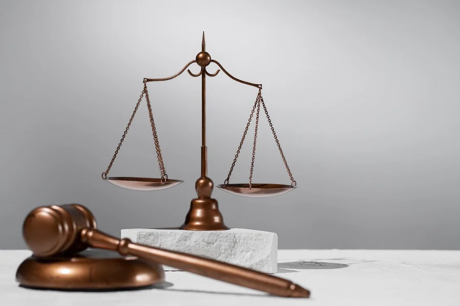 پیامک های عاشقانه و رابطه نامشروع؛ آیا قابل پیگیری است؟
