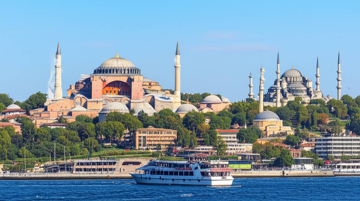 استانبول | آنتالیا سفر ارزان ترکیه: استانبول یا آنتالیا؟ راهنمای کامل